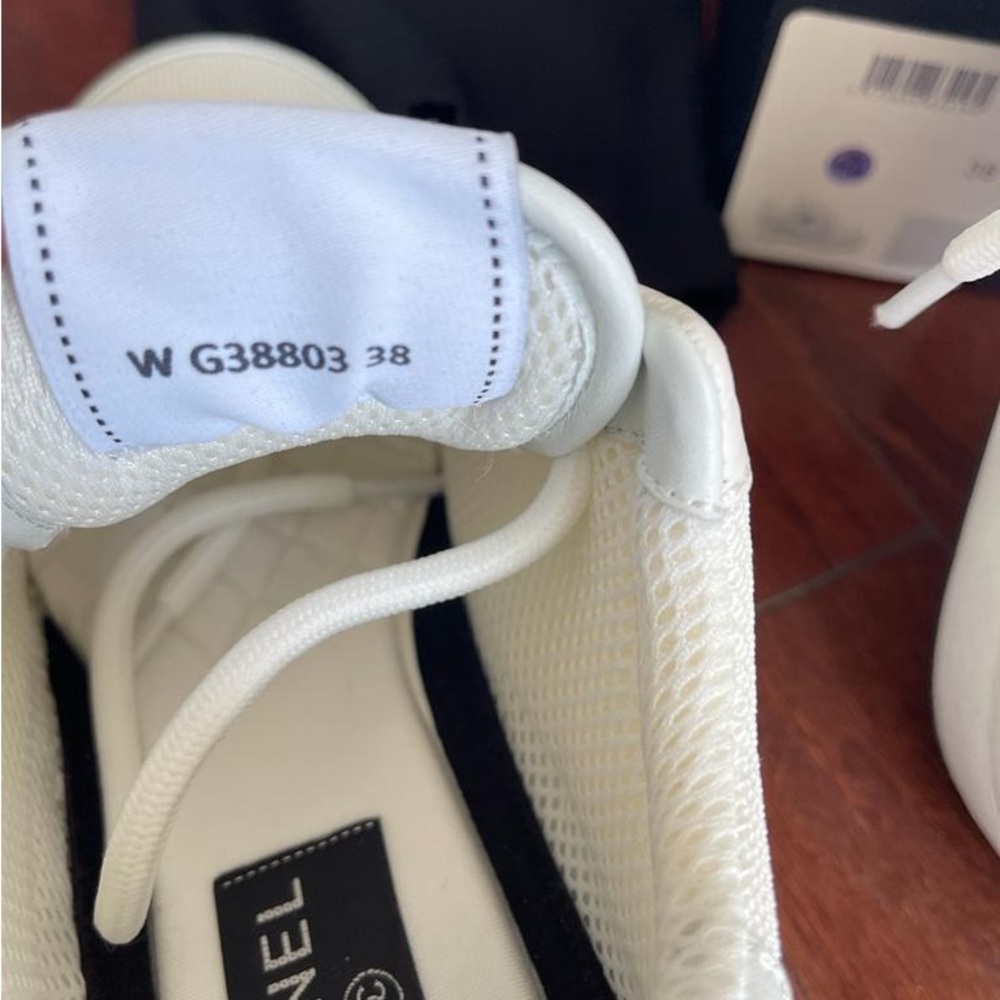 Chanel woman sneakers size 8 worn a few times